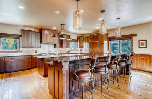 Christie Heights House | Spacious w/Mtn Views + Hot Tub + Close to Nordic Trails - Mountain Memories