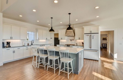Buena Vista House | Spacious with Hot Tub AC Theatre and Arcade