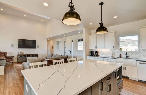 Buena Vista House | Spacious with Hot Tub AC Theatre and Arcade
