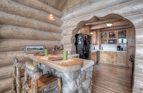 Twin Lakes House | Spectacular Log Home Overlooking Twin Lakes and Mt. Elbert, L100 race available!