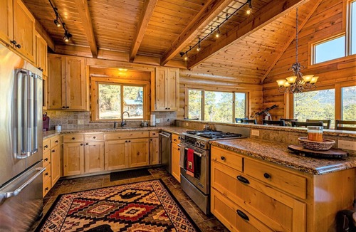 San Juan River Village Cabin | Spectacular Views, Hot Tub, Close to Wolf Creek & San Juan River