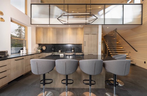 Blue River House | Spectacular Views, Close to town, Mountain Modern elegance and entertaining!