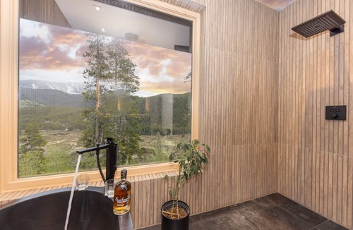 Blue River House | Spectacular Views, Close to town, Mountain Modern elegance and entertaining!