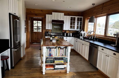 Basalt Cabin | Spectacular views from rooms, deck & hot tub. Walk to historic downtown Basalt!