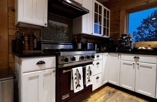 Basalt Cabin | Spectacular views from rooms, deck & hot tub. Walk to historic downtown Basalt!