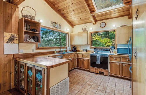 Orcas Cabin | Spectacular Waterfront Cabin in Eastsound with Private Deck and Mountain Views