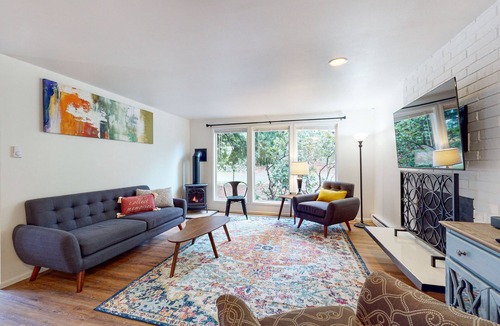 Bellingham House | Split-level home with 2 fireplaces & backyard - near downtown & Lake Whatcom