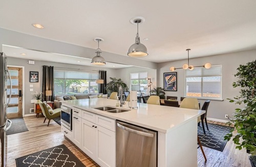 Virginia Village House | Sportsfans Paradise! Dog Friendly/Outdoor Kitchen