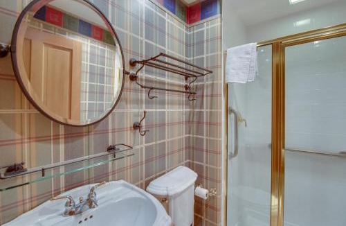 Edwards Apartment | Spruce Tree Lodge #208