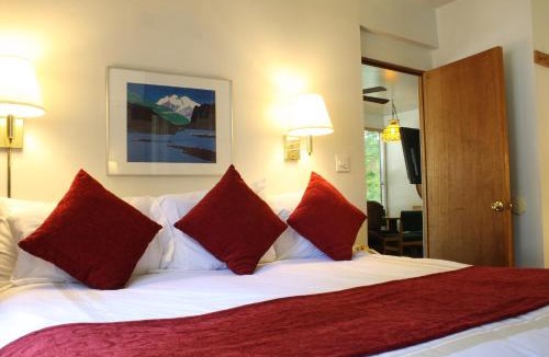 West End Cabin | St Moritz Lodge and Condominiums