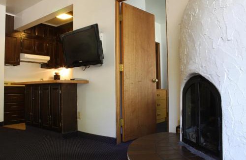 West End Cabin | St Moritz Lodge and Condominiums