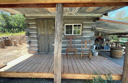 Collbran Cabin | Stagecoach Cabin - antique western charm