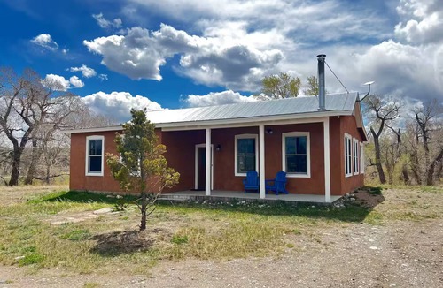 Red Wing House | Star Bungalow: Riverfront 2-bedroom bungalow in Gardner