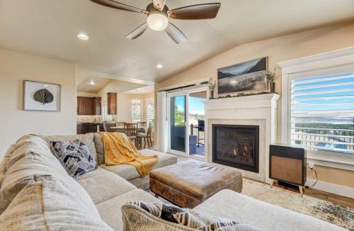 Palmer Lake Villa | Stargazer Paradise - Top Spot Hot Tub Gym Man Cave