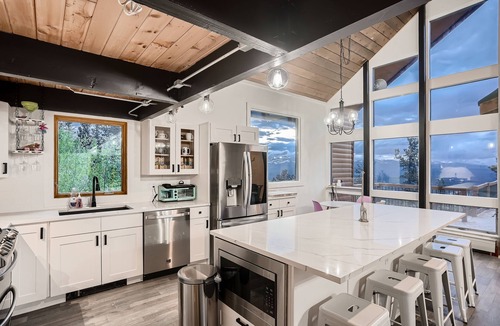Black Hawk House | Starry Summit 4WD Oasis
