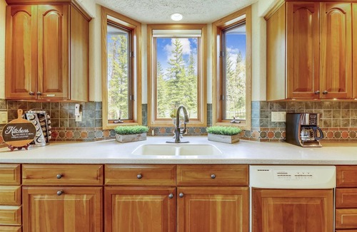 The Highlands House | Stay at Evergreen Lodge, a secluded home with a private hot tub and private ski shuttle.
