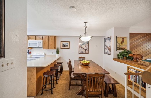 Four O'Clock House | Stay at Winterpoint 20 and walk to the Snowflake Lift and Main Street!
