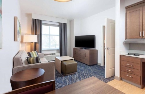 Broomfield House | Stay awhile in scenic Broomfield!