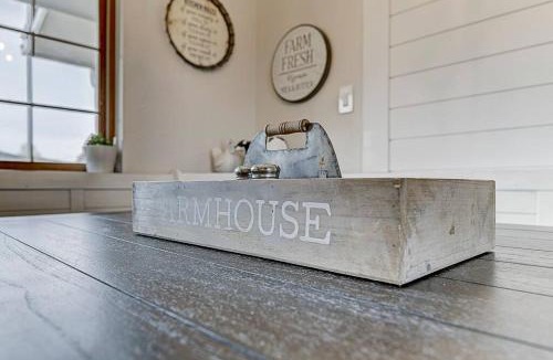 Victor House | Stay in a Historic Gold Mine Town w/Mountain Views