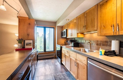 Peak 8 Condo | Stay Mountain-Side at Gold Camp.