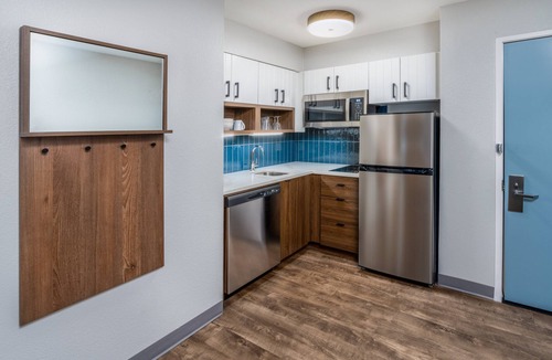 Glendale Hotel | Staybridge Suites Denver - Cherry Creek by IHG