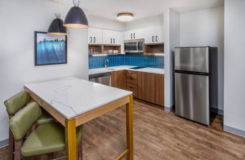Glendale Hotel | Staybridge Suites Denver - Cherry Creek by IHG
