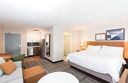 Thornton Hotel | Staybridge Suites Denver North - Thornton by IHG