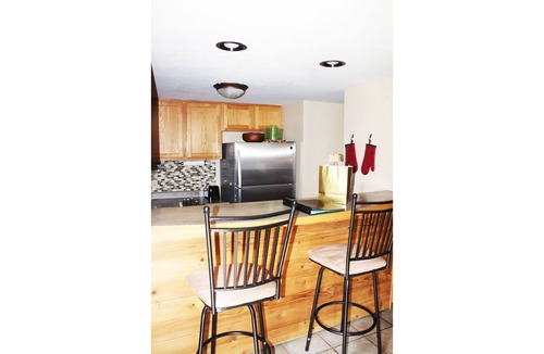 Steamboat Springs Condo | Steamboat Springs Ski Condo Cozy Fireplace Hot Tub 30 NIGHT MIN