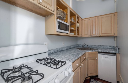 Fells Point House | Step into History: Charming Fells Point Retreat