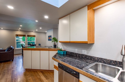 Redlands House | Steps away from golf course, monument and trails with spa and amazing views