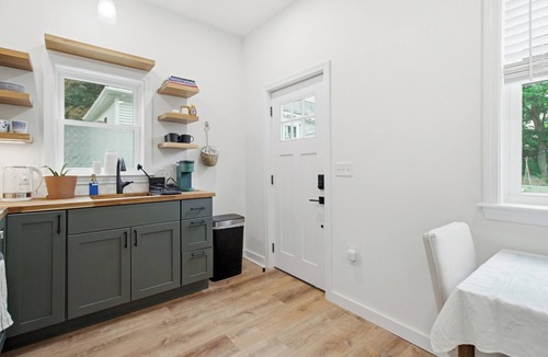 Lewiston Cottage | Steps from Bates College, Quiet & Beautiful Cottage with Kitchen, W/D and AC!