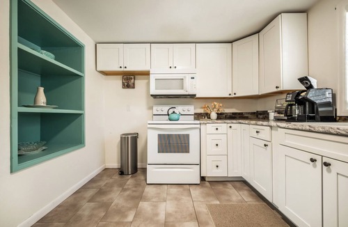 Colorado Springs Cabin | Steps from Mountain View Cafe! 2 bedroom attached cabin w/fenced private yard!