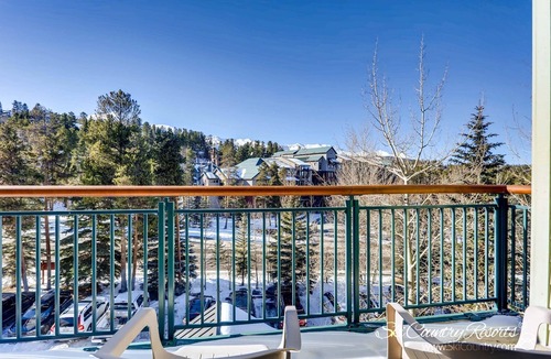 Peak 9 Condo | Steps to Adventure, Remodeled Kitchen, Wi-Fi, Ski in/out, Gas Fireplace TE411