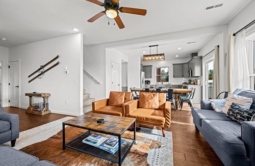 Fraser House | Steps to Bus Loop | Hot Tub | Decks | Grill | Group Getaway Ready