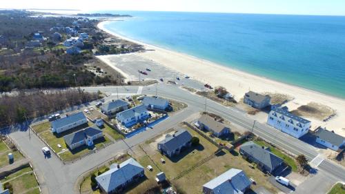 West Hyannisport House | Steps to Eats & Craigville Beach! Cape Cod Cottage