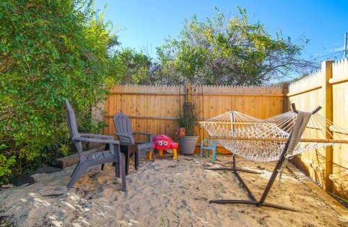 West Hyannisport House | Steps to Eats & Craigville Beach! Cape Cod Cottage