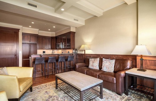 Downtown Steamboat Springs Condo | Steps to Restaurants/Shops! Beautifully Remodeled! Outdoor Firepit!