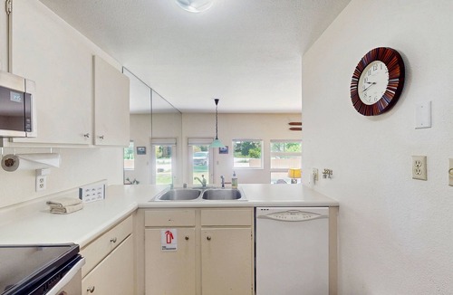 Vail Condo | Steps to Ski Shuttle Condo w/Fireplace, WiFi & Shared Hot Tub/Seasonal Pool