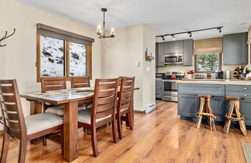 Windcliff Estates House | Stevenson Family Vacation At Windcliff 3 Bedroom Home by RedAwning
