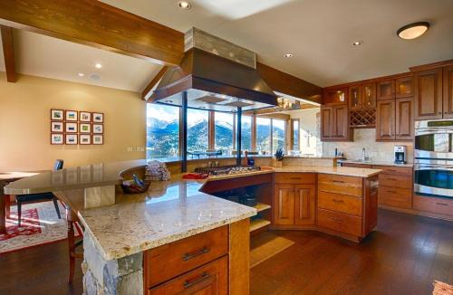 Windcliff Estates House | Stewart Highlands Home