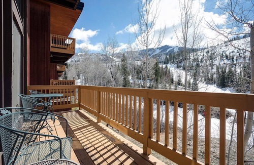 Steamboat Springs House | STH26 | Large Private Deck | Beautiful Views | Ski In/Out | Winter Shuttle
