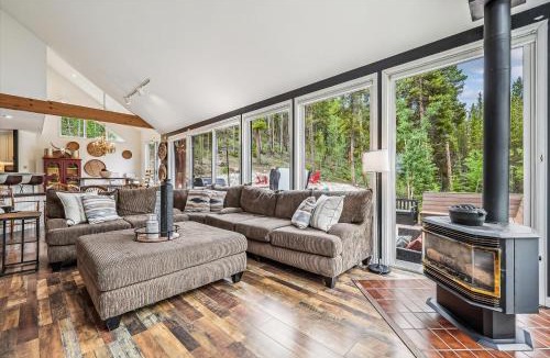 Dunkin Hill House | Stormbunker Paradise home