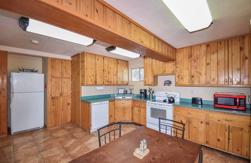 Cascade-Chipita Park Cabin | Streamside cabin covered in aspen trees, just minutes to family-fun activities!
