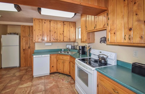 Cascade-Chipita Park Cabin | Streamside cabin covered in aspen trees, just minutes to family-fun activities!