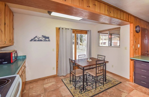 Cascade-Chipita Park Cabin | Streamside cabin covered in aspen trees, just minutes to family-fun activities!