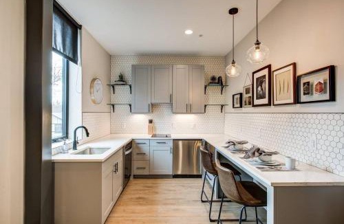 Berkeley Apartment | STUART 2 Bedroom 1 Bath with Full Kitchen