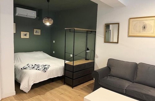 Trevoux Apartment | Studio climatisé