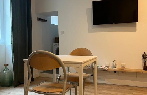 Trevoux Apartment | Studio climatisé