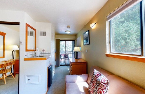 West End Apartment | Studio flat ∙ 3 guests