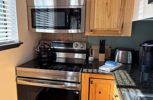 Sunriver Apartment | Studio managed and cleaned by owner. High quality linens throughout the condo.
